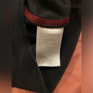 Nice pijama set unisex size 7 also I have size 10